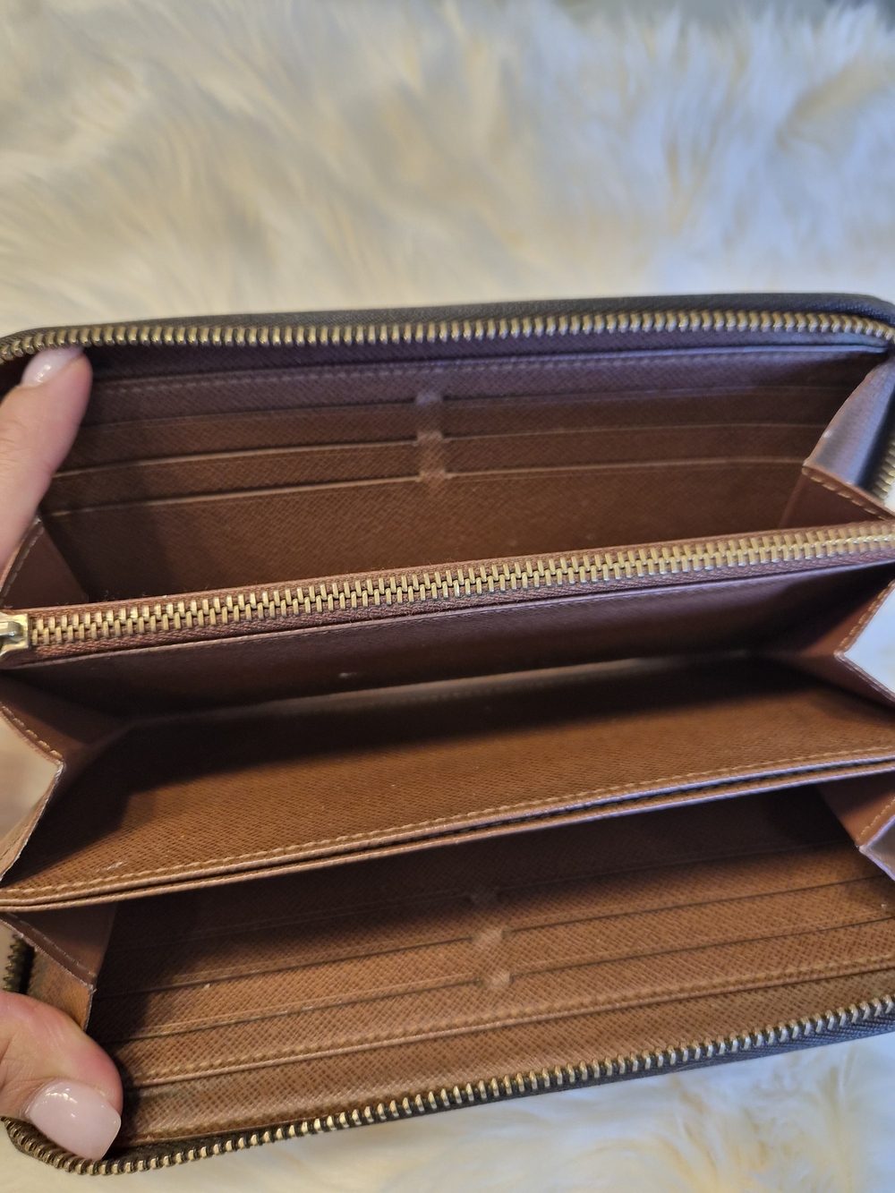 Louis Vuitton Monogram Canvas Zippy Wallet - Brown - Picture 4 of 10